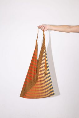 YBAG CLAUDIA OCHER